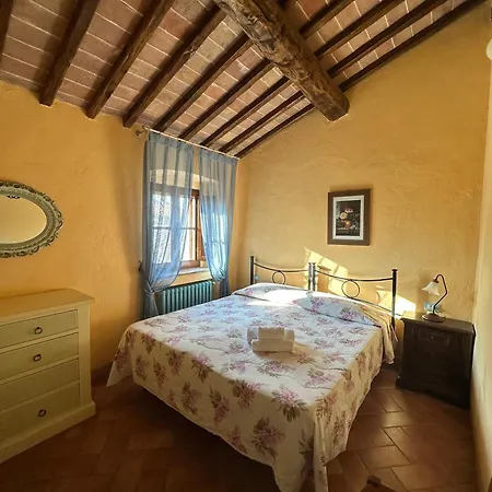 Apartment Borgo Tignano Casole d'Elsa